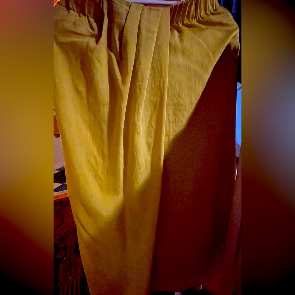 A midi skirt, beautiful autumn color in a great condition